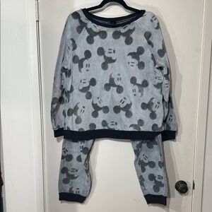 Disney Black and Gray Soft Plush Terry Women’s 2 Piece Pajamas Size Large
